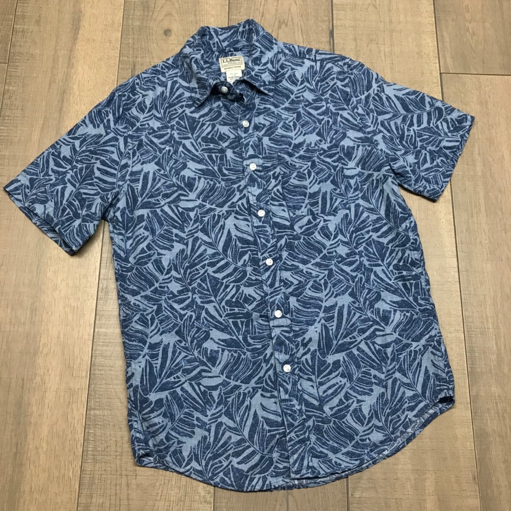 L.L. Bean Shirt Mens Size S Blue Linen Button Up Short Sleeve Palm Leaf Hawaiian